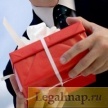 Основательно запретили чиновникам получать подарки