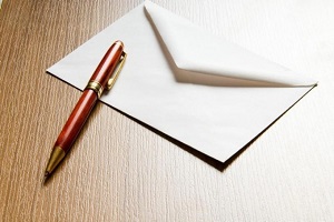 конверт и ручка